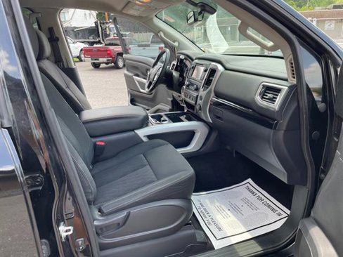 Used 2017 Nissan Titan SV image 27