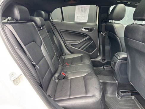 Used 2017 Mercedes-Benz GLA 250 4MATIC image 29