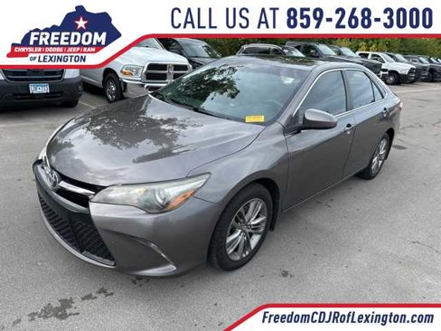 Used 2017 Toyota Camry SE image 1