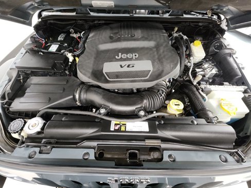 Used 2015 Jeep Wrangler Unlimited Rubicon w/ Connectivity Group image 39