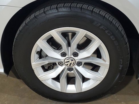 Used 2017 Volkswagen Passat 1.8T S image 38