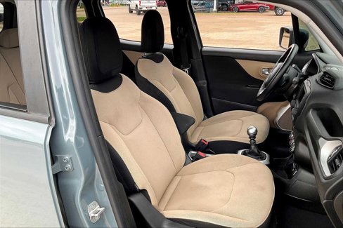 Used 2017 Jeep Renegade Latitude image 9