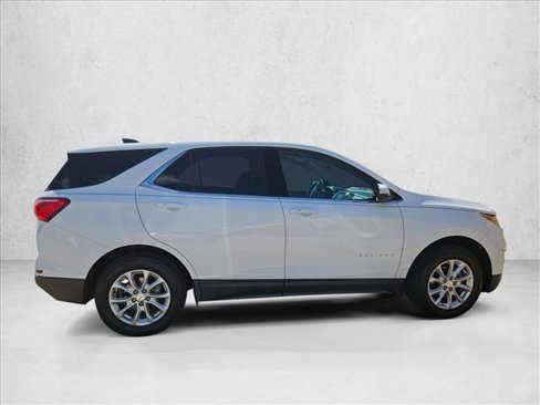 Used 2019 Chevrolet Equinox LT w/ Driver Convenience Package image 2