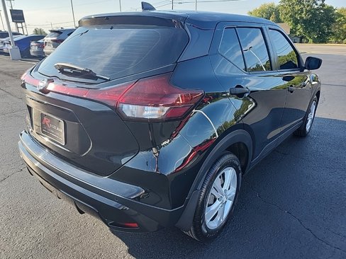 Used 2021 Nissan Kicks S image 3