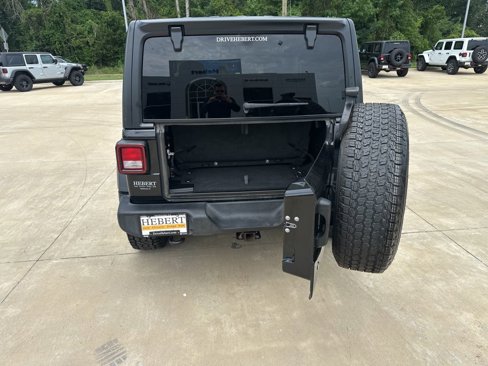 Used 2020 Jeep Wrangler Sport image 24