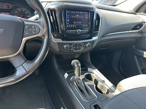 Used 2020 Chevrolet Traverse LT image 22