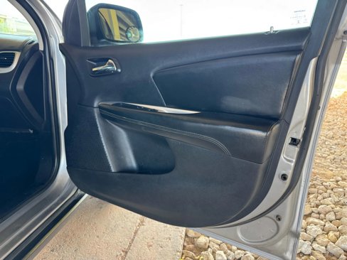 Used 2015 Dodge Journey SXT w/ Flexible Seating Group image 26