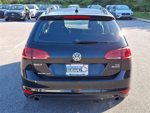 Used 2017 Volkswagen Golf S image 5