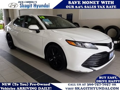 Used 2018 Toyota Camry LE image 1