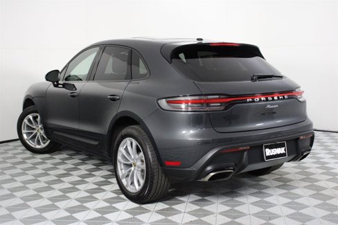 Used 2025 Porsche Macan image 3