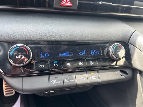 Certified 2025 Hyundai Elantra Sport image 24