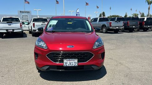 Used 2022 Ford Escape SE w/ SE Sport Appearance Package image 9