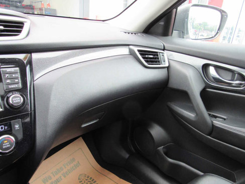 Used 2016 Nissan Rogue SL w/ SL Premium Package image 18