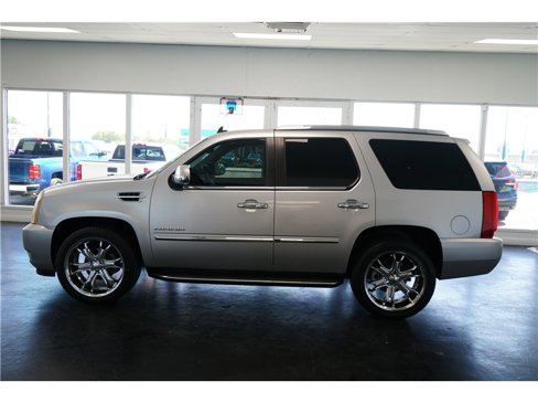 Used 2010 Cadillac Escalade AWD image 4