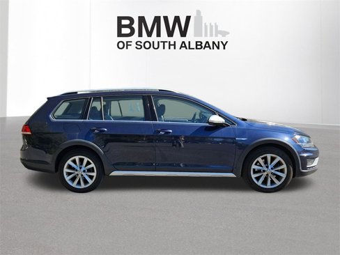 Used 2018 Volkswagen Golf Alltrack S image 3