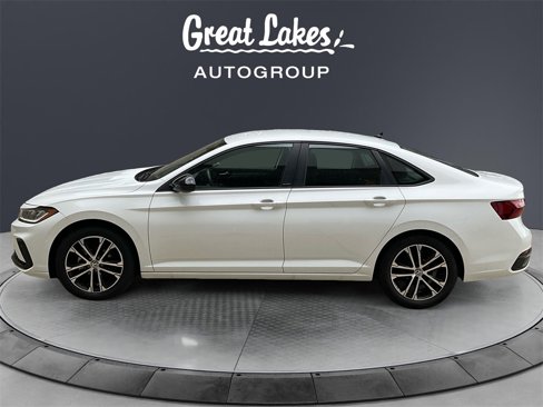 Used 2025 Volkswagen Jetta Sport image 2