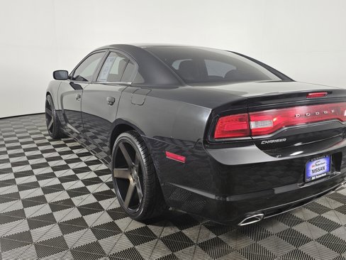 Used 2013 Dodge Charger SE image 6