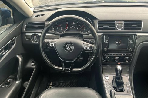 Used 2017 Volkswagen Passat 1.8T SEL Premium image 5