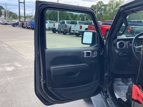 Used 2019 Jeep Wrangler Unlimited Sahara image 9