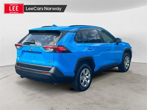 Used 2021 Toyota RAV4 LE image 5