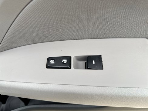 Used 2020 Hyundai Elantra SEL image 32