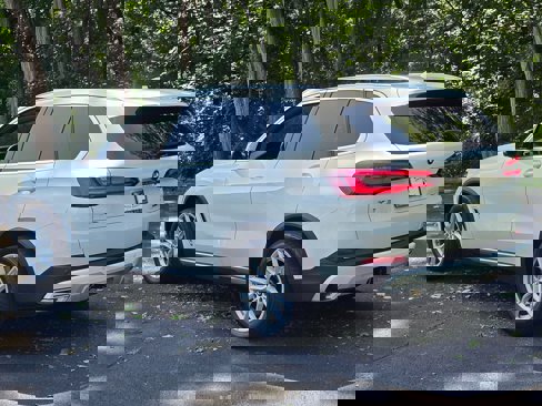 Used 2022 BMW X5 xDrive40i w/ Premium Package image 4