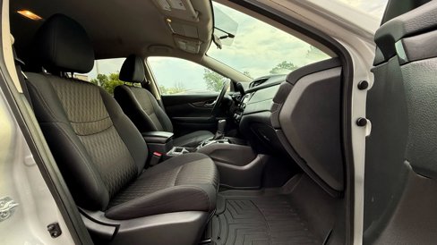 Used 2018 Nissan Rogue SV image 27