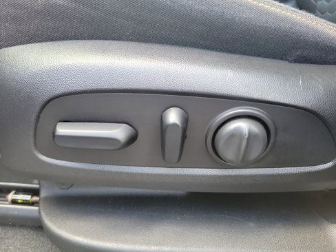Used 2018 Chevrolet Equinox LT image 20