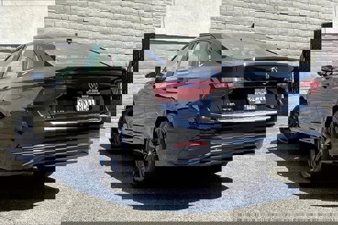 Certified 2024 Volkswagen Jetta SE w/ Panoramic Sunroof Package image 10