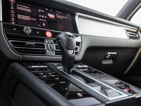 Certified 2022 Porsche Macan image 27
