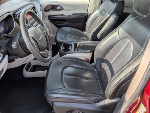 Certified 2021 Chrysler Voyager Lxi image 12