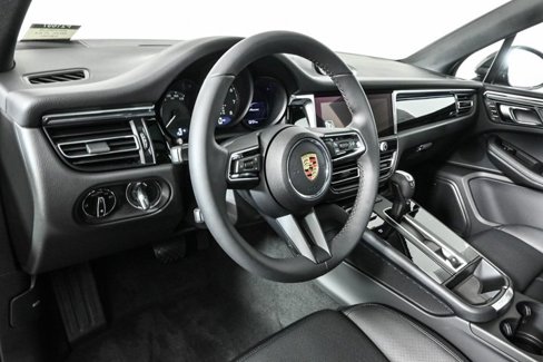 Certified 2025 Porsche Macan image 4