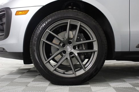 Certified 2025 Porsche Macan Turbo image 30