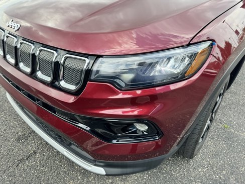 Used 2022 Jeep Compass Limited image 11