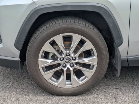 Used 2019 Toyota RAV4 Limited image 11