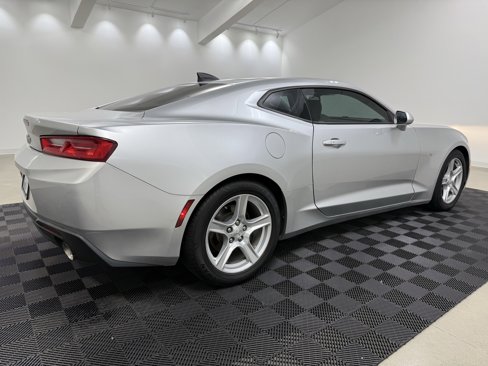 Used 2018 Chevrolet Camaro LT image 7