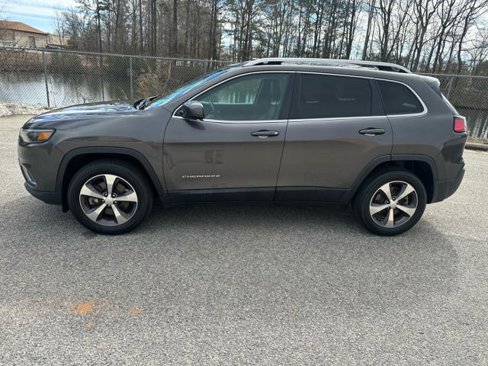 Used 2019 Jeep Cherokee Limited w/ Luxury Group image 8