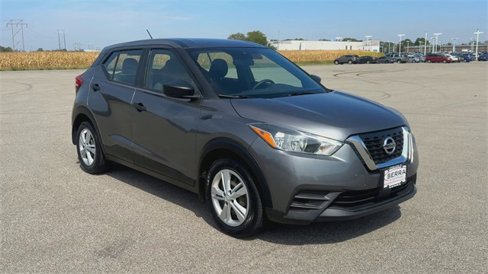 Used 2020 Nissan Kicks S image 2