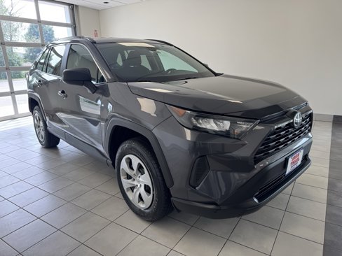 Used 2020 Toyota RAV4 LE image 2