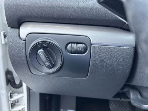 Used 2010 Volkswagen Golf 4-Door image 15