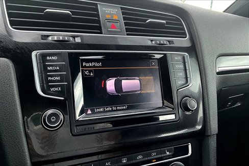 Used 2015 Volkswagen Golf S image 19