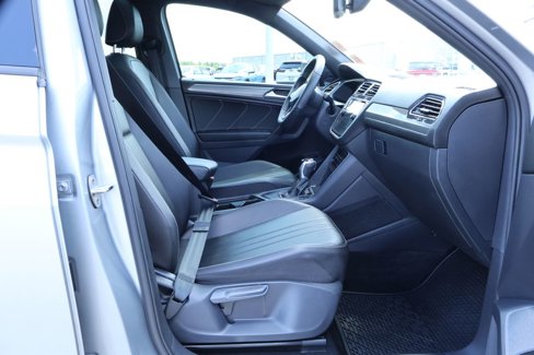 Used 2022 Volkswagen Tiguan SE R-Line image 8