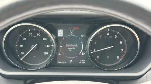 Used 2017 Land Rover Discovery HSE image 18