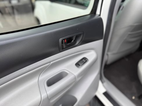 Used 2013 Toyota Tacoma 4x4 Double Cab image 24