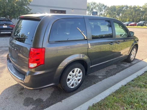 Used 2019 Dodge Grand Caravan SE w/ UConnect Hands-Free Group image 5