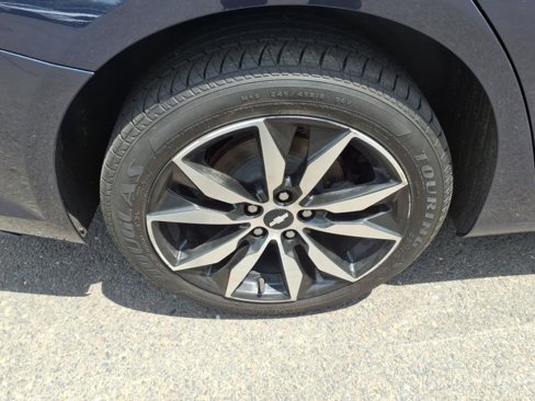 Used 2017 Chevrolet Malibu LT image 16