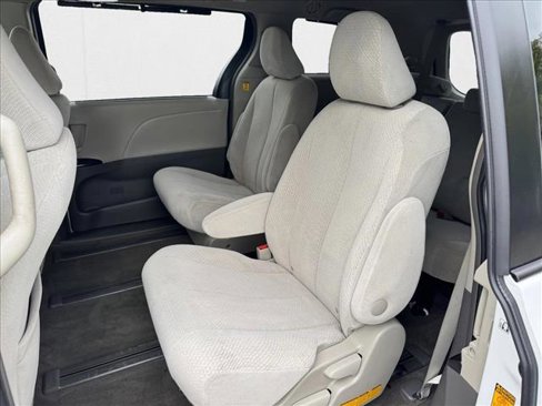 Used 2013 Toyota Sienna LE image 18