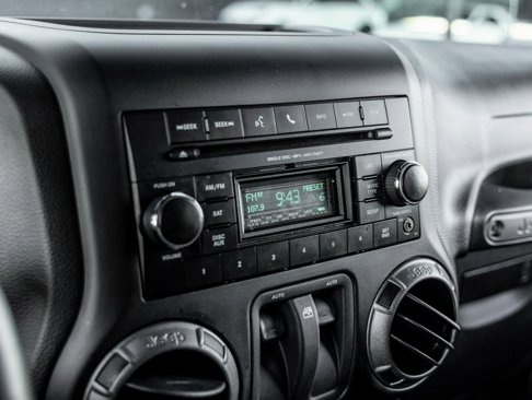 Used 2018 Jeep Wrangler Sport image 23