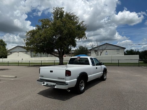 Used 2001 Chevrolet S10 Pickup LS w/ Preferred Equipment Group image 6