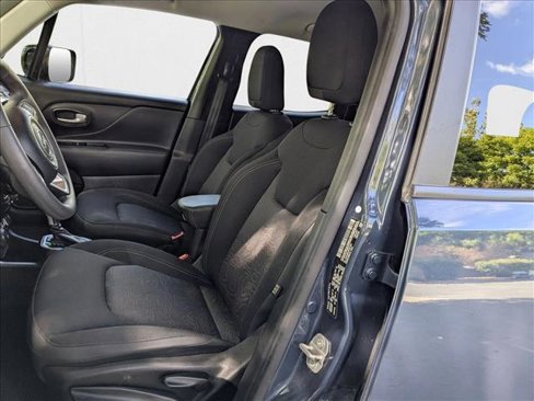 Used 2023 Jeep Renegade Latitude image 14